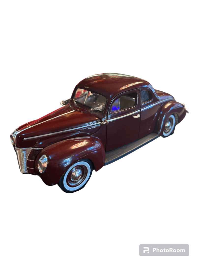 Ertl American Muscle 1940 Ford Deluxe Coupe Scale
